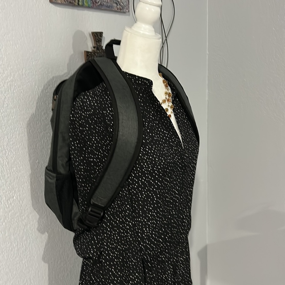 Case Logic laptop backpack. Never even used backpack/laptop bag. - Picture 6 of 7